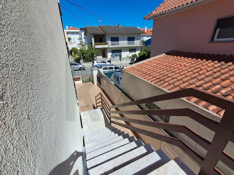 Apartamento T2 para Venda em Porto Salvo Foto 28