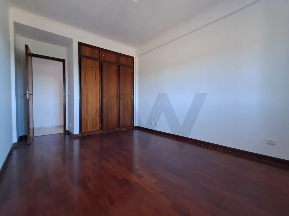Apartamento T2 para Venda em Porto Salvo Foto 14