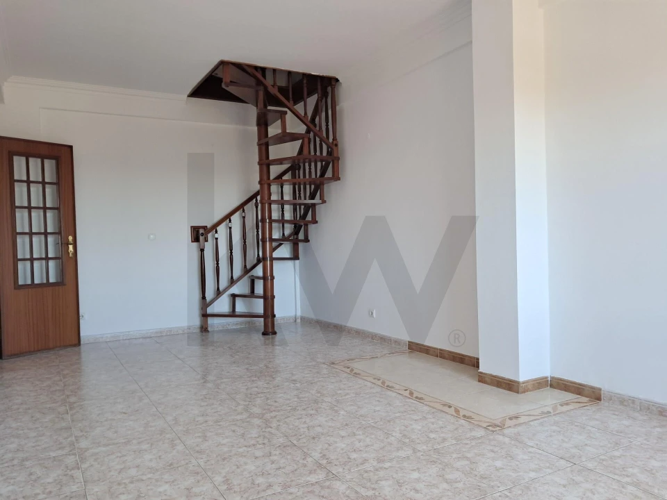 Apartamento T2 para Venda em Porto Salvo Foto 11