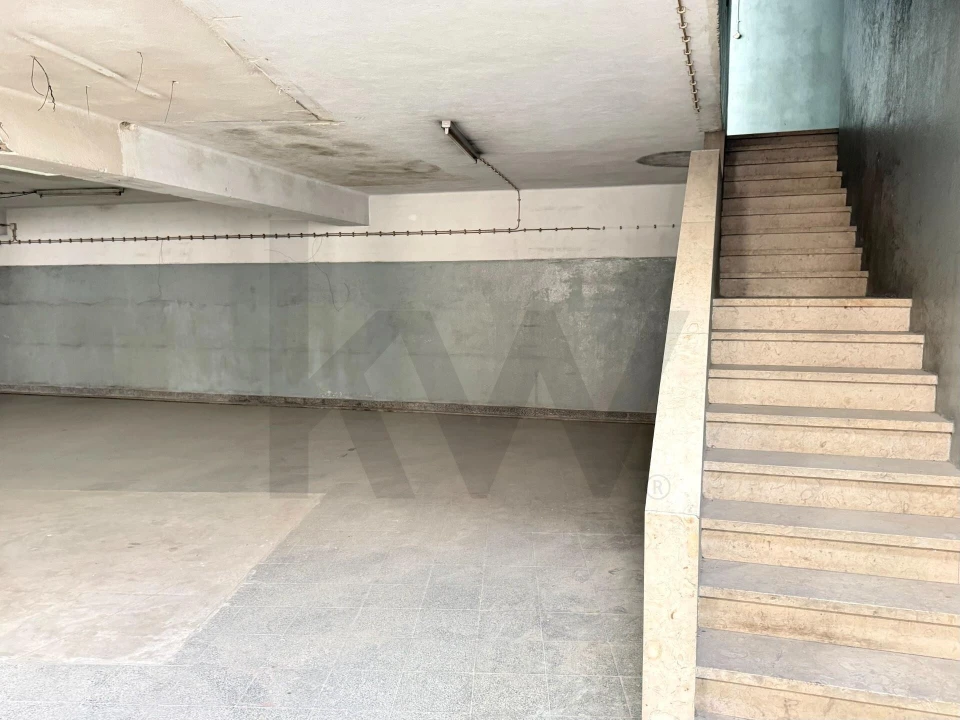 Loja para Arrendamento em São Vicente Foto 9