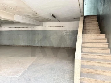 Loja para Arrendamento em São Vicente