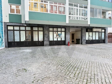 Loja para Arrendamento em São Vicente