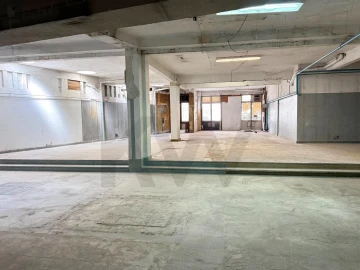 Loja para Arrendamento em São Vicente