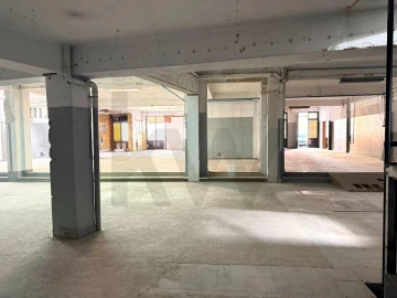 Loja para Arrendamento em São Vicente