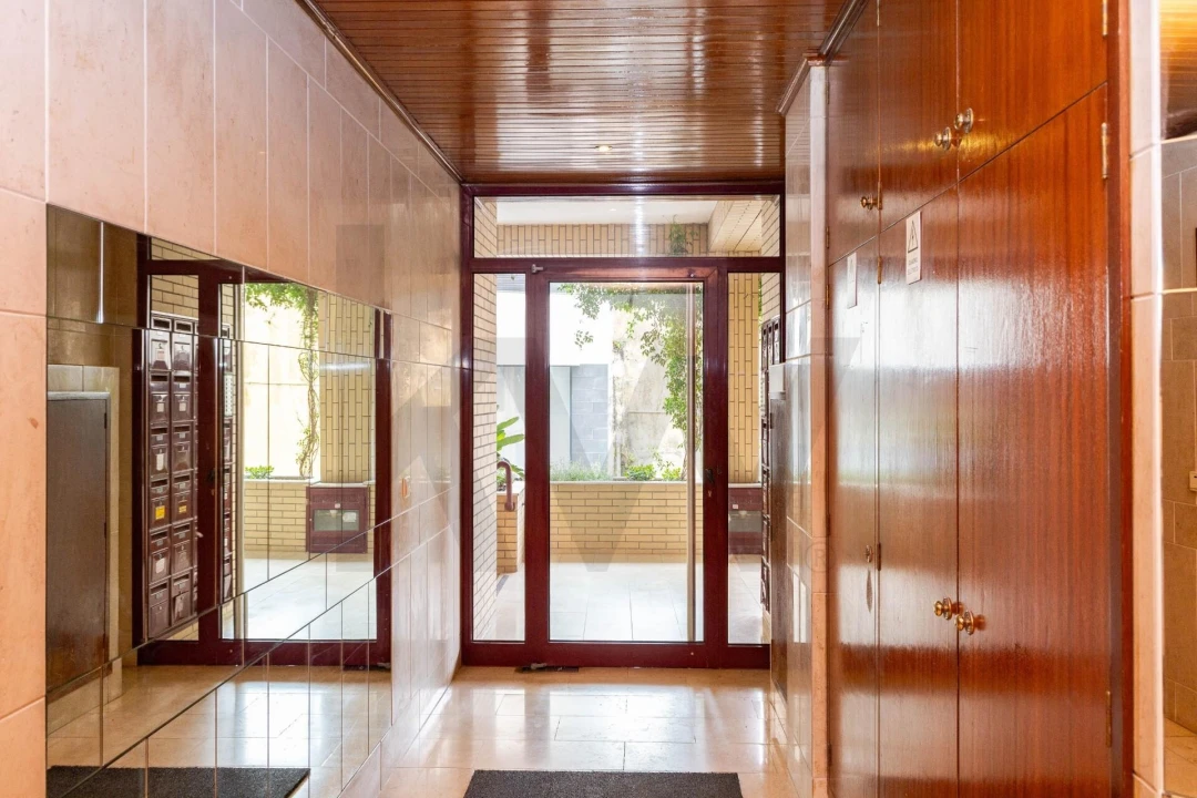 Apartamento T4 para Venda em Mafamude e Vilar do Paraíso Foto 1