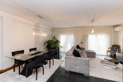 Apartamento T4 para Venda em Mafamude e Vilar do Paraíso