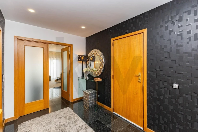 Apartamento T4 para Venda em Mafamude e Vilar do Paraíso Foto 3