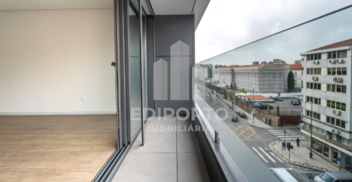 Apartamento T4 para Venda em Cedofeita, Santo Ildefonso, Sé, Miragaia, São Nicolau e Vitória Foto 1