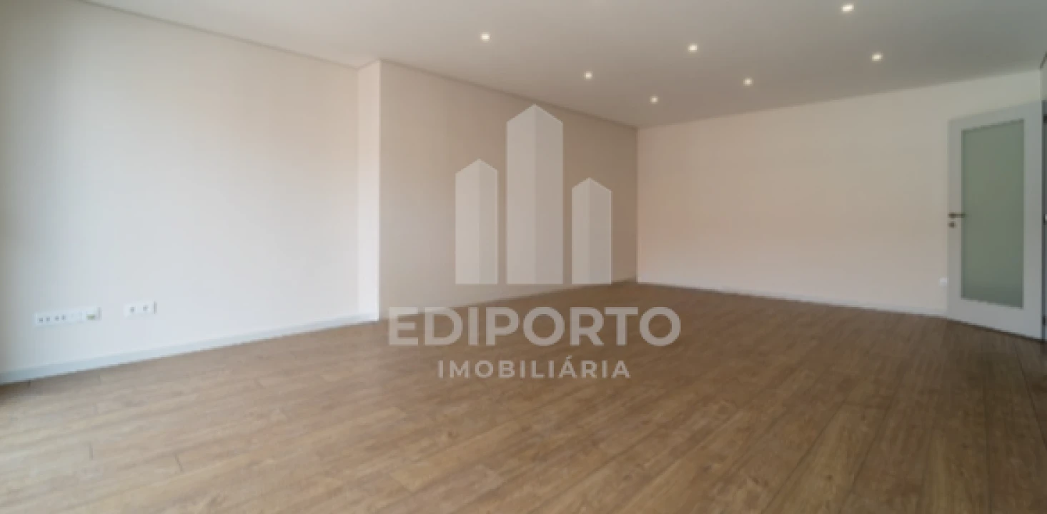 Apartamento T4 para Venda em Cedofeita, Santo Ildefonso, Sé, Miragaia, São Nicolau e Vitória Foto 10