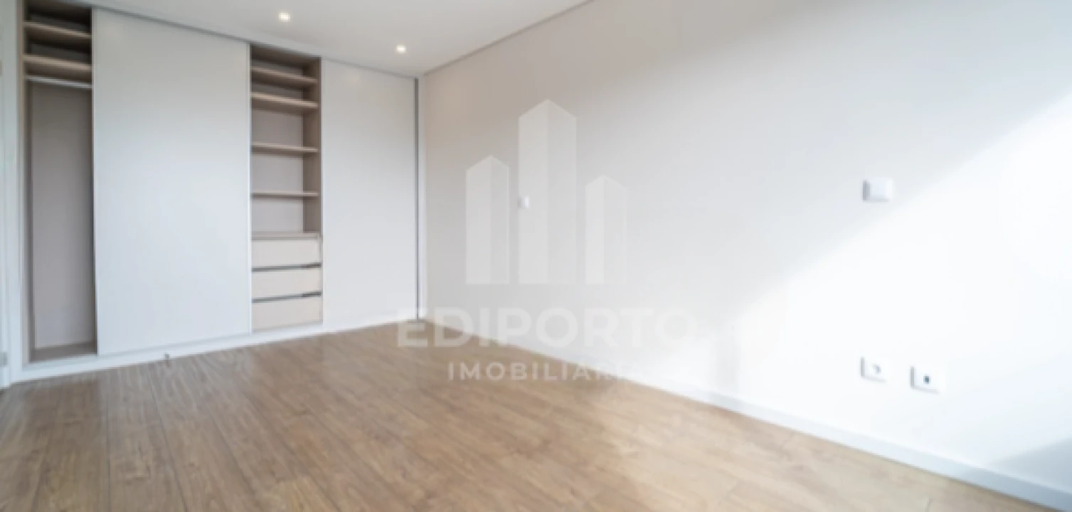 Apartamento T3 para Venda em Cedofeita, Santo Ildefonso, Sé, Miragaia, São Nicolau e Vitória Foto 14