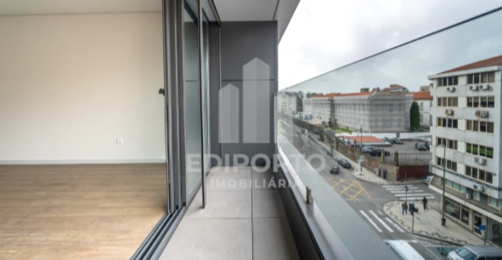 Apartamento T3 para Venda em Cedofeita, Santo Ildefonso, Sé, Miragaia, São Nicolau e Vitória Foto 3