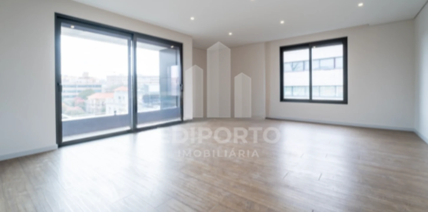 Apartamento T3 para Venda em Cedofeita, Santo Ildefonso, Sé, Miragaia, São Nicolau e Vitória Foto 4