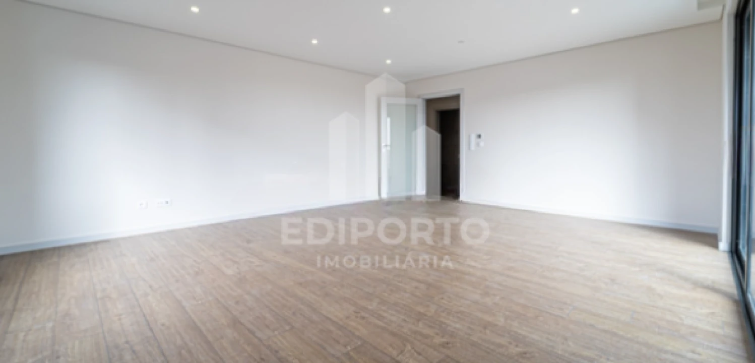 Apartamento T3 para Venda em Cedofeita, Santo Ildefonso, Sé, Miragaia, São Nicolau e Vitória Foto 9