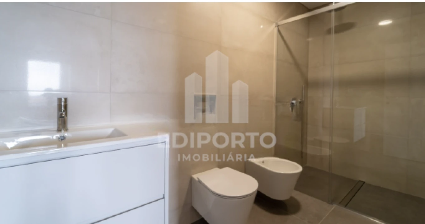 Apartamento T3 para Venda em Cedofeita, Santo Ildefonso, Sé, Miragaia, São Nicolau e Vitória Foto 17