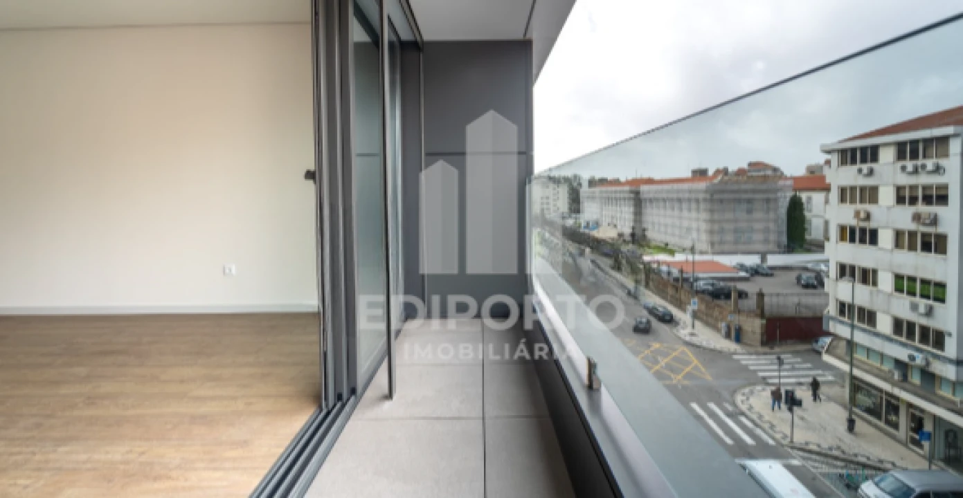 Apartamento T3 para Venda em Cedofeita, Santo Ildefonso, Sé, Miragaia, São Nicolau e Vitória Foto 4