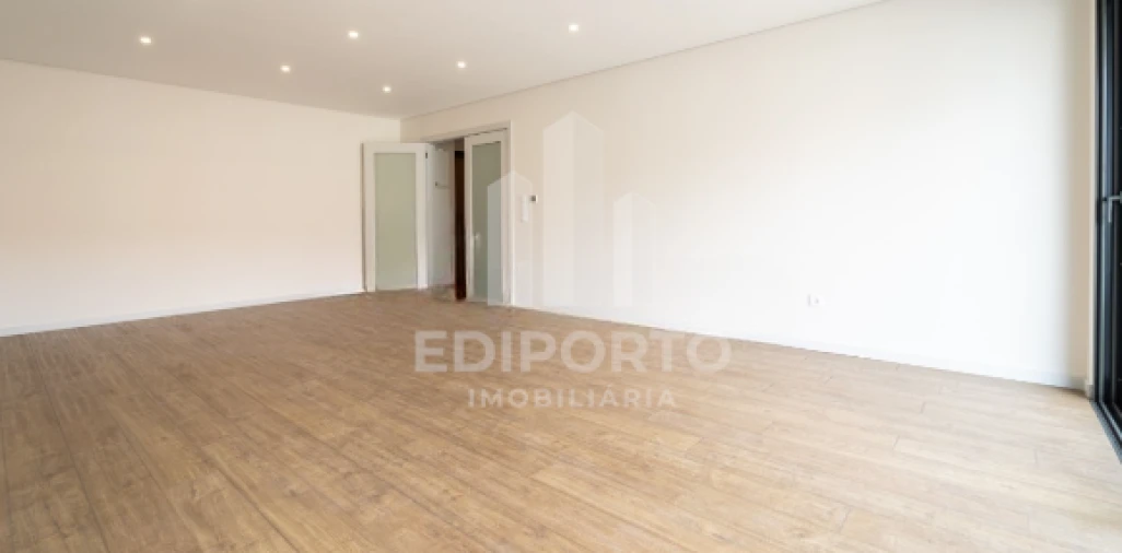 Apartamento T3 para Venda em Cedofeita, Santo Ildefonso, Sé, Miragaia, São Nicolau e Vitória Foto 10