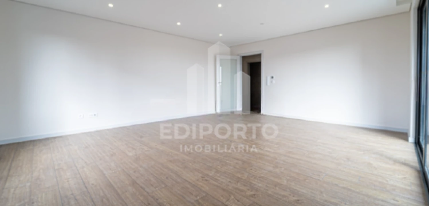 Apartamento T3 para Venda em Cedofeita, Santo Ildefonso, Sé, Miragaia, São Nicolau e Vitória Foto 8