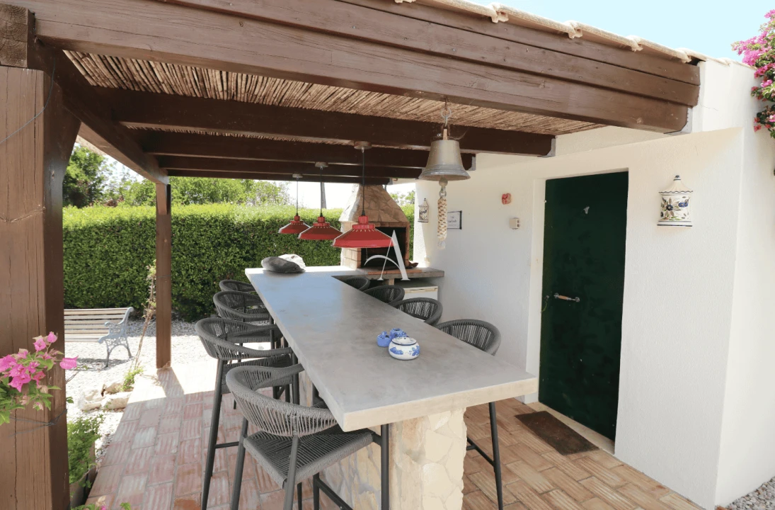 Moradia T4 para Venda em Santa Barbara de Nexe Foto 24