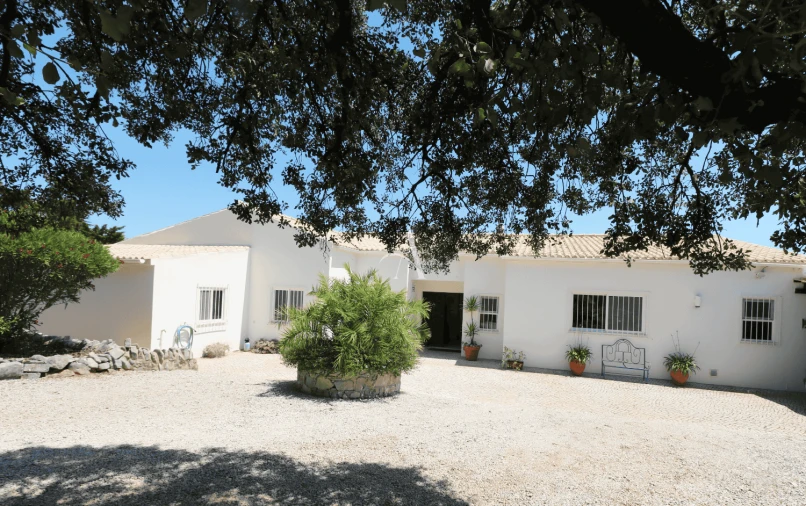 Moradia T4 para Venda em Santa Barbara de Nexe Foto 26