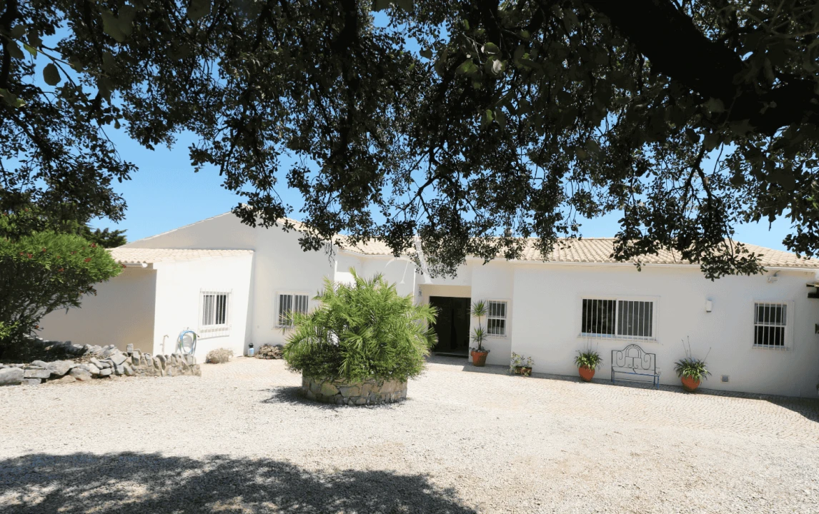 Moradia T4 para Venda em Santa Barbara de Nexe Foto 26