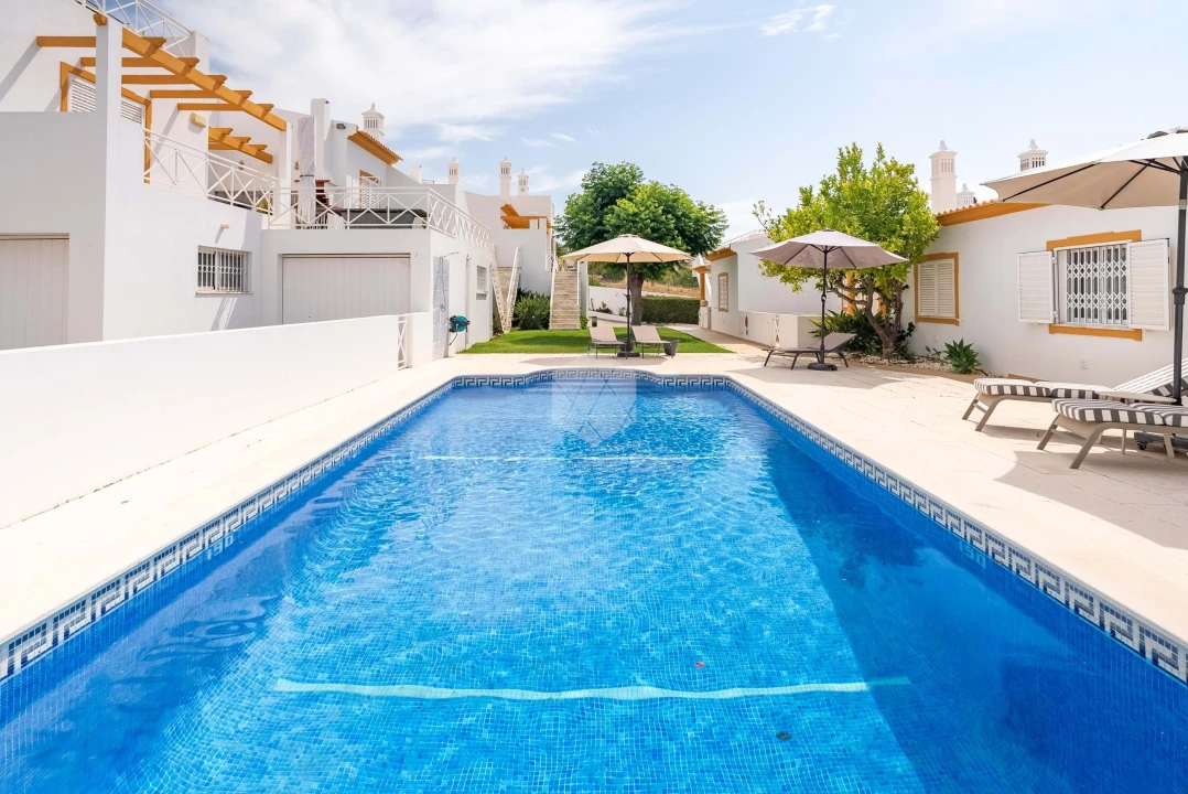 Moradia T5 para Venda em Albufeira e Olhos de Água Foto 1