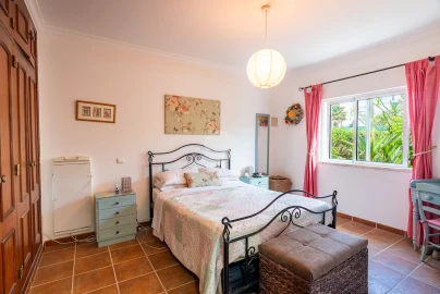 Moradia T5 para Venda em Albufeira e Olhos de Água