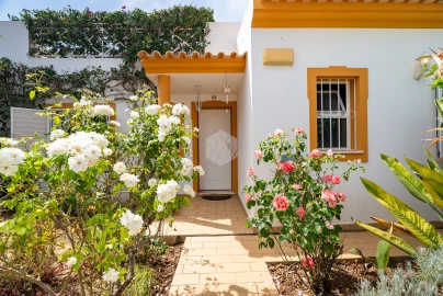 Moradia T5 para Venda em Albufeira e Olhos de Água