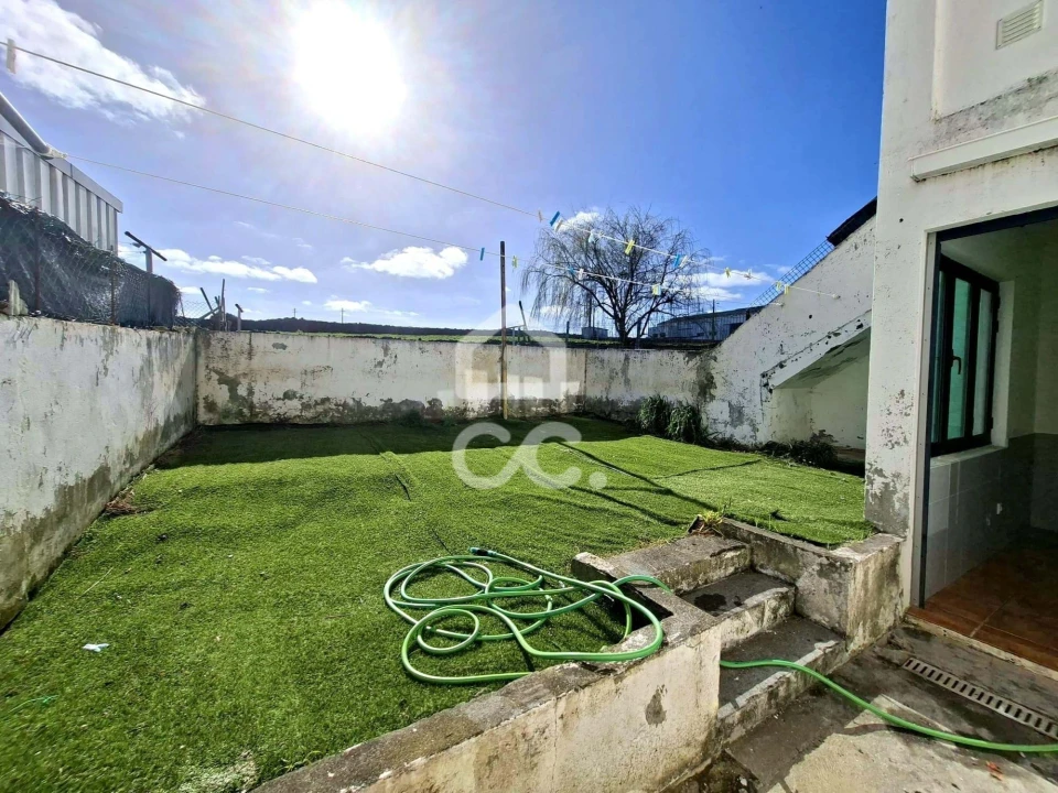Apartamento T2 para Venda em Praia da Vitoria (Santa Cruz) Foto 8
