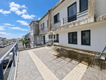 Apartamento T2 para Venda em Praia da Vitoria (Santa Cruz)