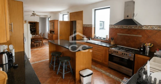 Moradia T6 para Venda em Terra Chã
