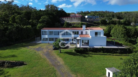 Moradia T6 para Venda em Terra Chã