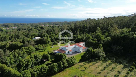 Moradia T6 para Venda em Terra Chã