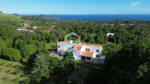 Moradia T6 para Venda em Terra Chã