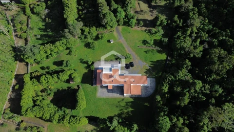 Moradia T6 para Venda em Terra Chã