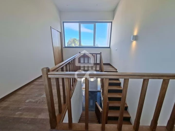 Moradia T6 para Venda em Terra Chã