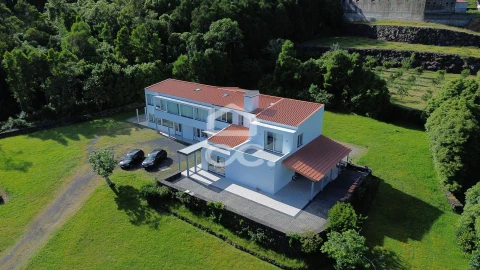 Moradia T6 para Venda em Terra Chã
