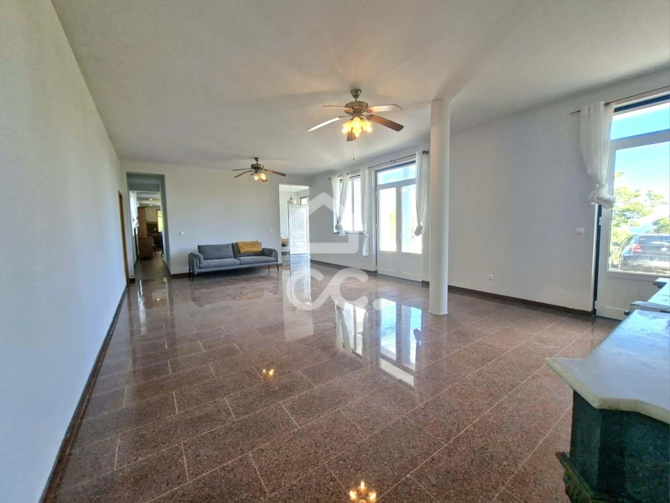 Moradia T6 para Venda em Terra Chã Foto 5