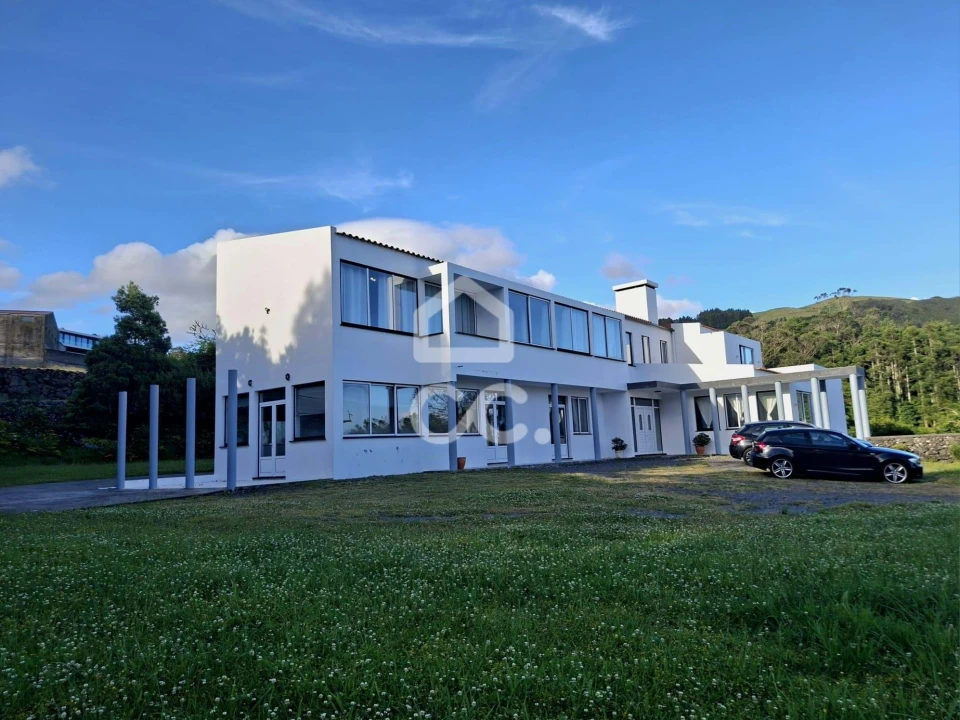 Moradia T6 para Venda em Terra Chã Foto 3