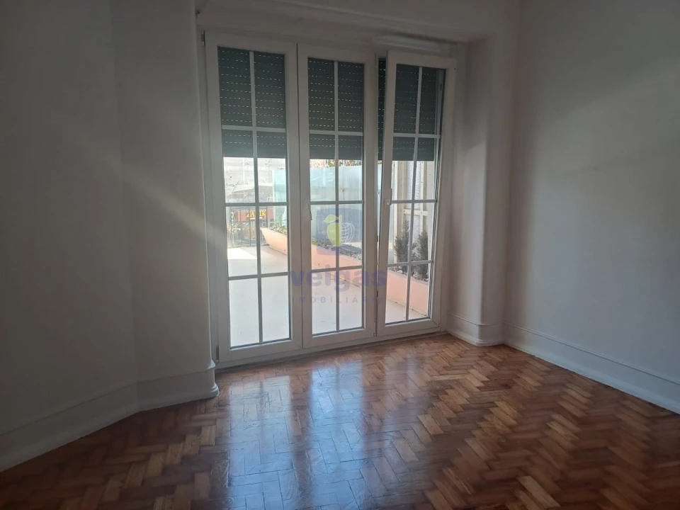 Apartamento T3 para Arrendamento em Areeiro Foto 26