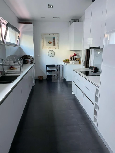 Apartamento T5 para Venda em Campo de Ourique
