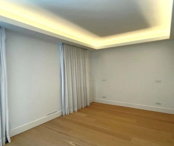 Apartamento T4 para Venda em Estrela Foto 10