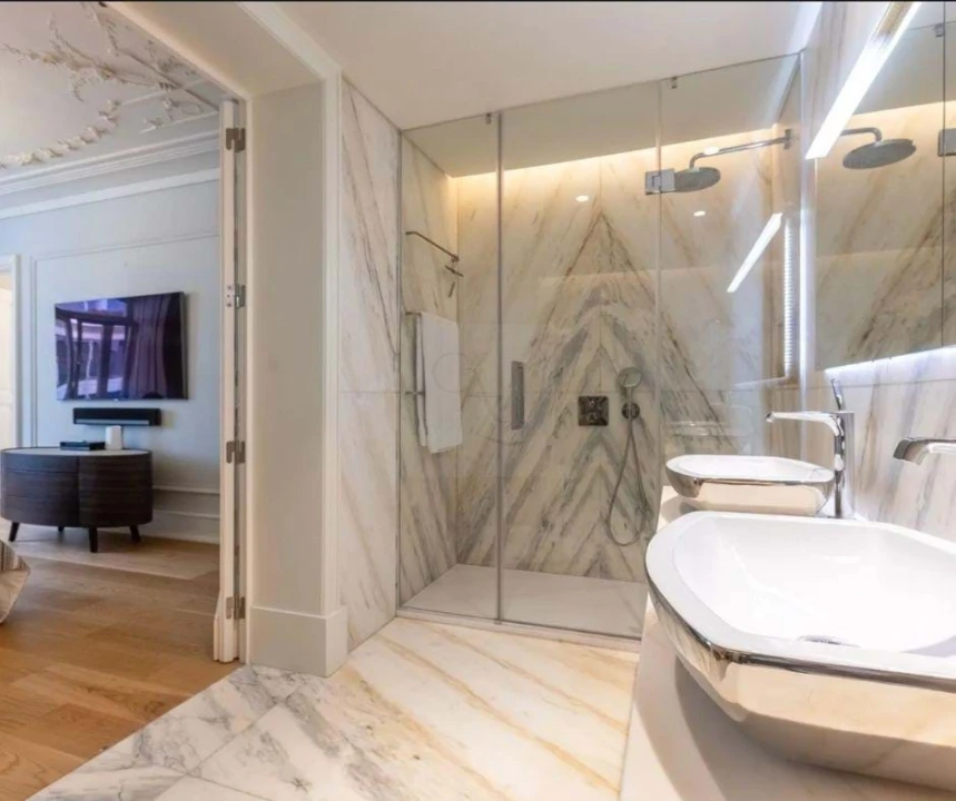Apartamento T5 para Venda em Avenidas Novas Foto 6