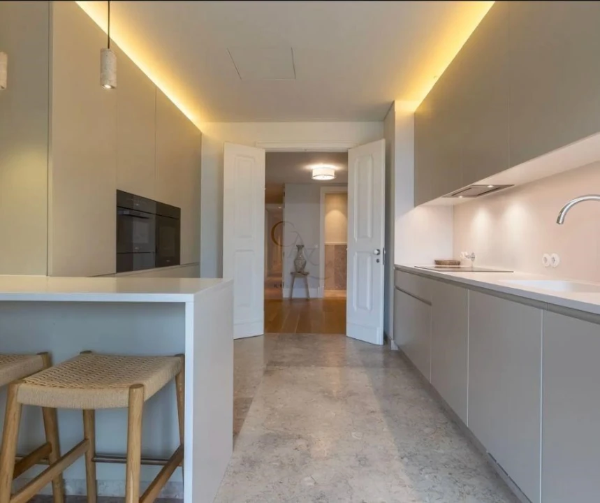 Apartamento T5 para Venda em Avenidas Novas Foto 11