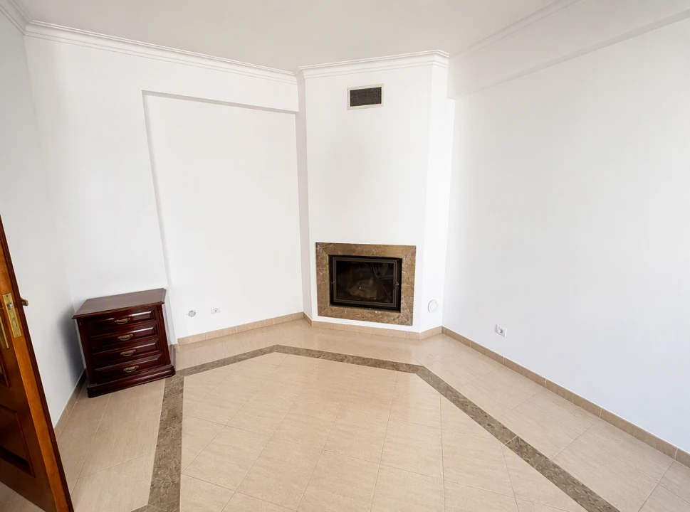 Apartamento T3 para Venda em Sacavém e Prior Velho Foto 9