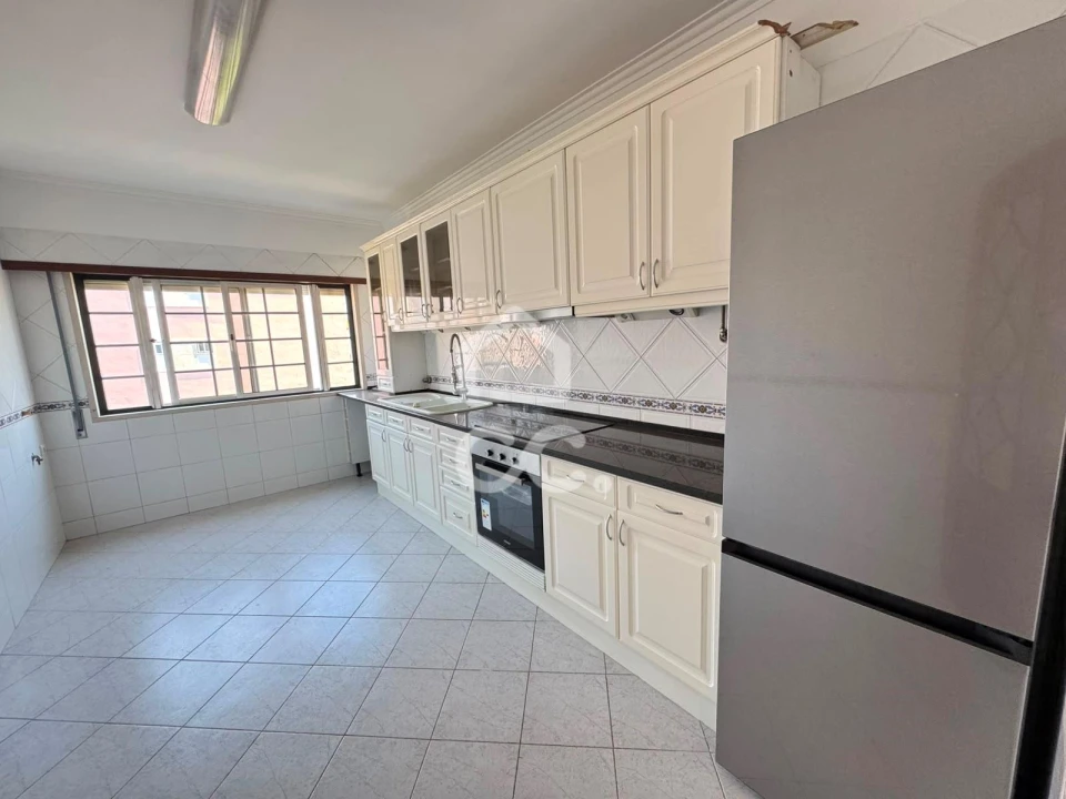 Apartamento T3 para Venda em Sacavém e Prior Velho Foto 4
