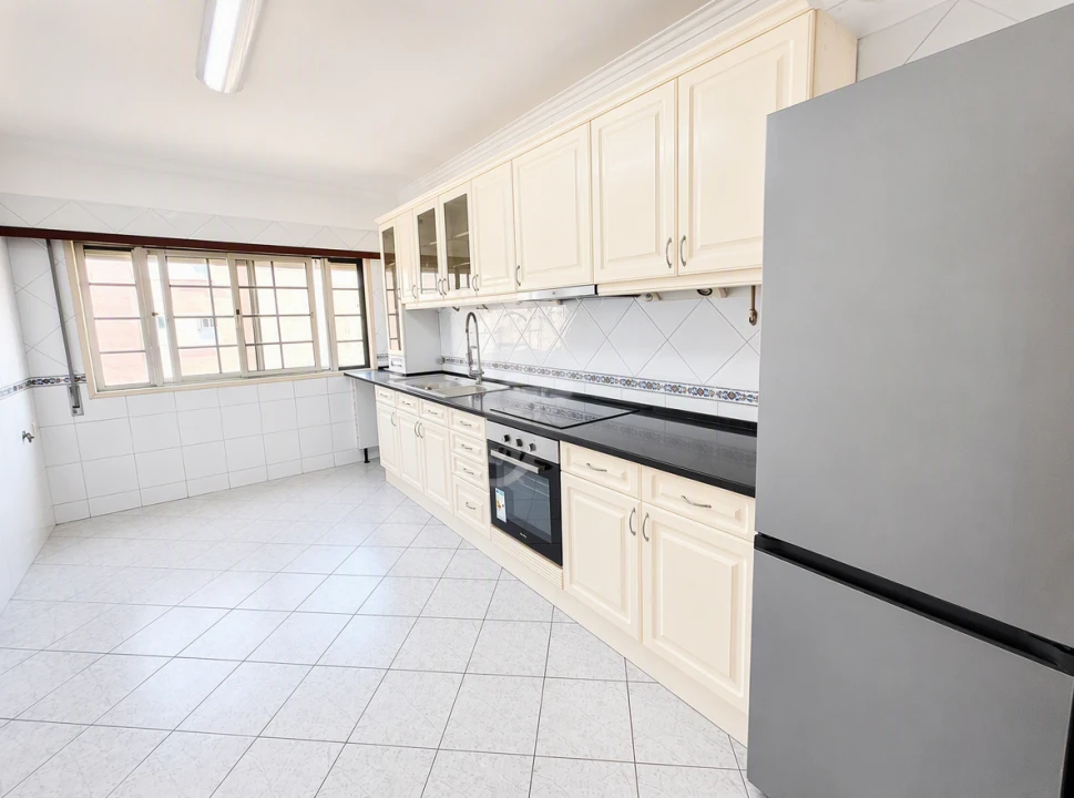 Apartamento T3 para Venda em Sacavém e Prior Velho Foto 4