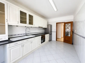Apartamento T3 para Venda em Sacavém e Prior Velho