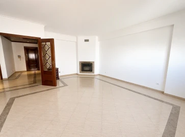 Apartamento T3 para Venda em Sacavém e Prior Velho