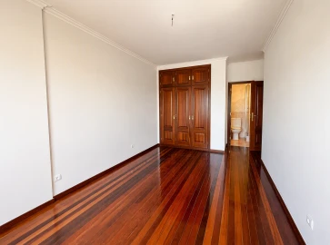 Apartamento T3 para Venda em Sacavém e Prior Velho