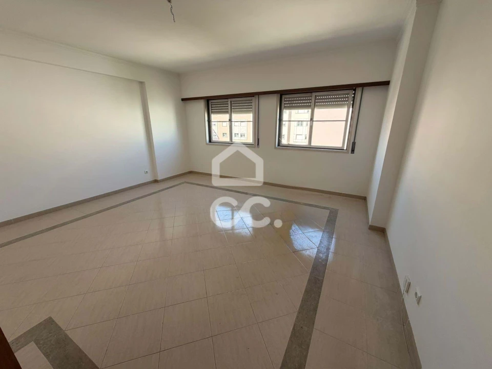 Apartamento T3 para Venda em Sacavém e Prior Velho Foto 4